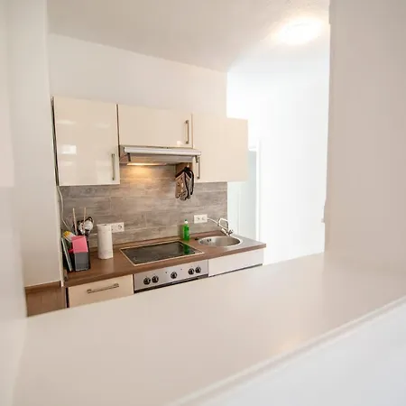 Schöne Ferienwohnung mit kleiner Terasse Klotten Exterior foto