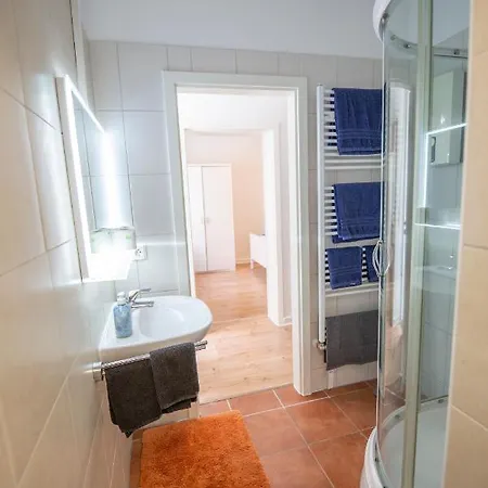 Schöne Ferienwohnung mit kleiner Terasse Klotten Exterior foto