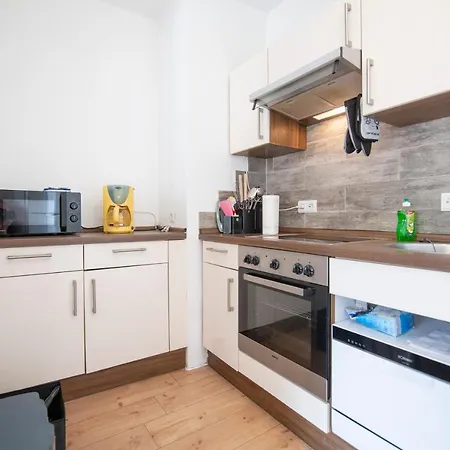 Schöne Ferienwohnung mit kleiner Terasse Klotten Exterior foto