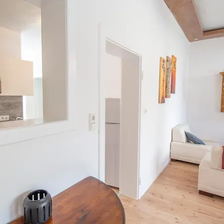 Schöne Ferienwohnung mit kleiner Terasse Klotten Exterior foto