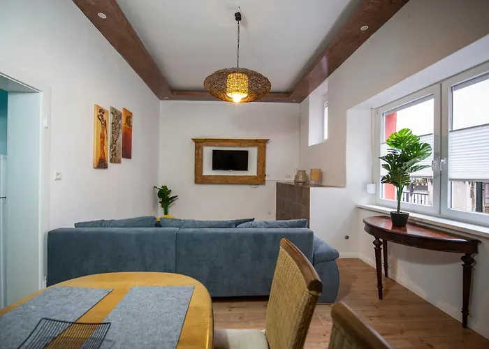 Apartment Mit Kleinem Innenhof Im Erdgeschoss Fuer Bis Zu 4 Personen